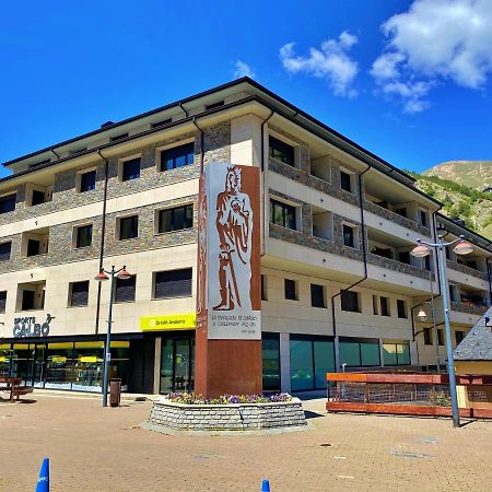 Areny, Canillo centro, en frente del telecabina de Grandvalira Exterior foto