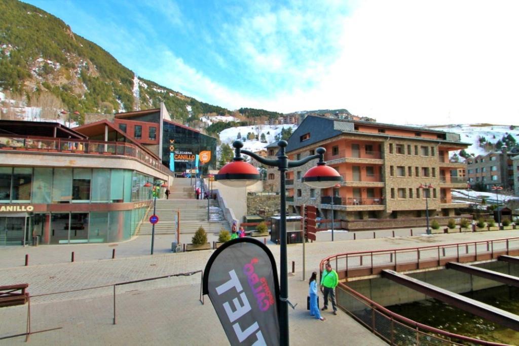 Areny, Canillo centro, en frente del telecabina de Grandvalira Exterior foto